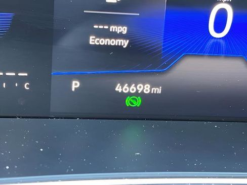 Certified 2023 Volkswagen Tiguan SE w/ Panoramic Sunroof Package FWD image 2