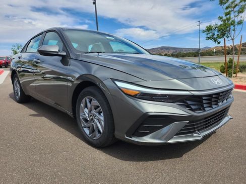 New 2026 Hyundai Elantra Hybrid FWD image 3