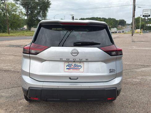 Used 2024 Nissan Rogue S FWD image 16