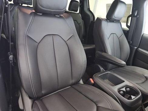 New 2026 Chrysler Voyager LX image 13