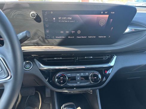 Used 2025 Buick Envista Sport Touring image 17