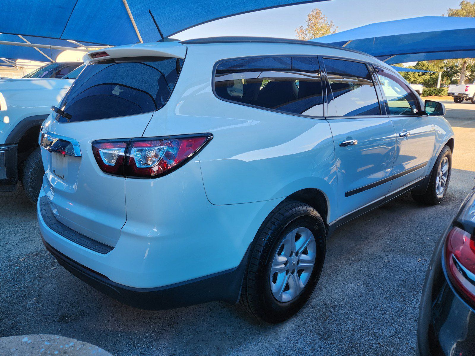 Used 2017 Chevrolet Traverse LS FWD image 4