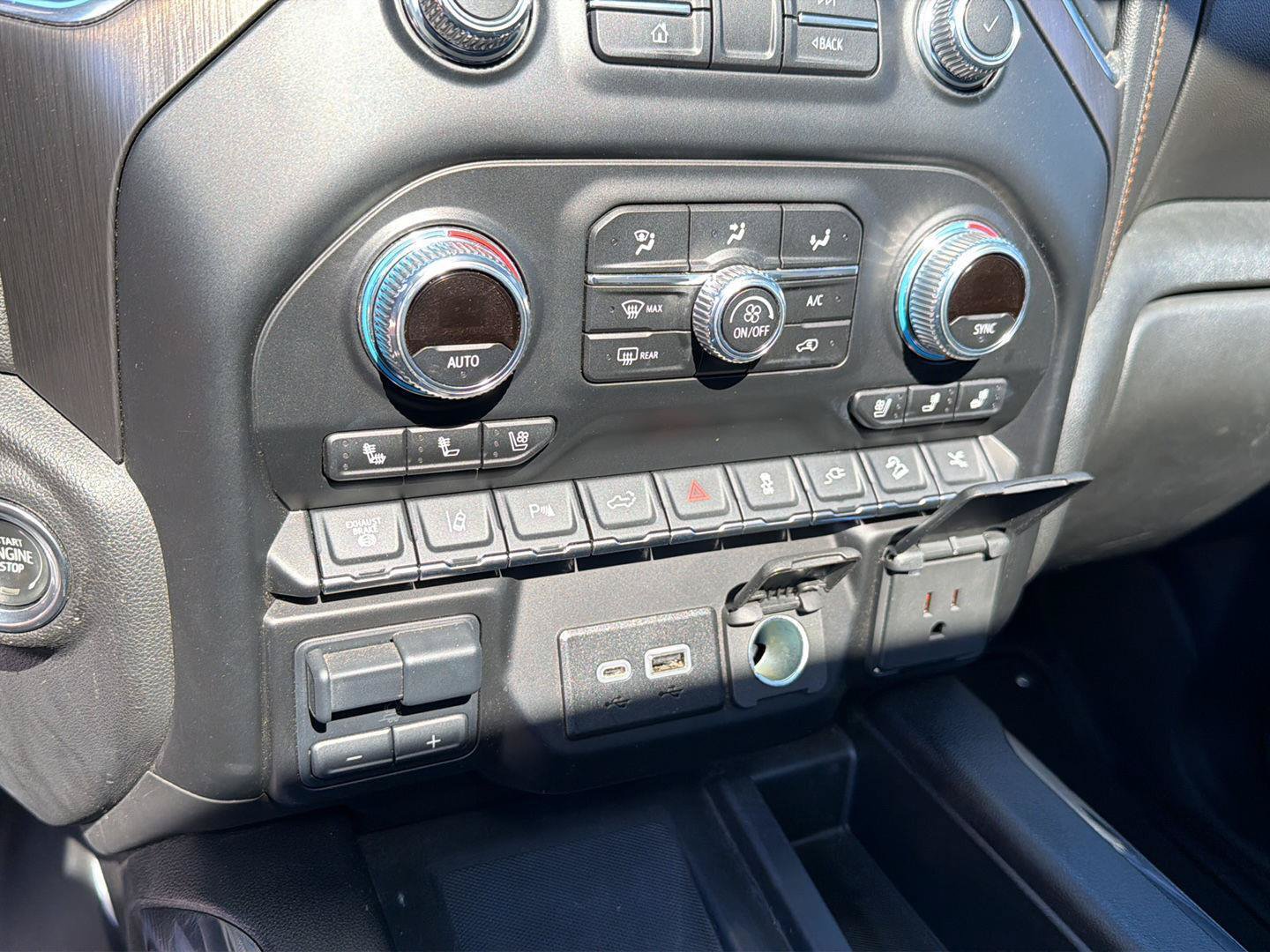 Used 2023 GMC Sierra 2500 AT4 w/ AT4 Premium Plus Package AWD/4WD image 26