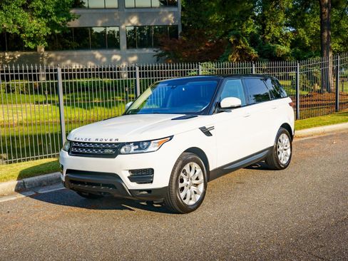 Used 2016 Land Rover Range Rover Sport SE image 2