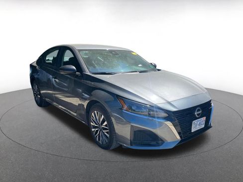 Used 2025 Nissan Altima 2.5 SV FWD image 7
