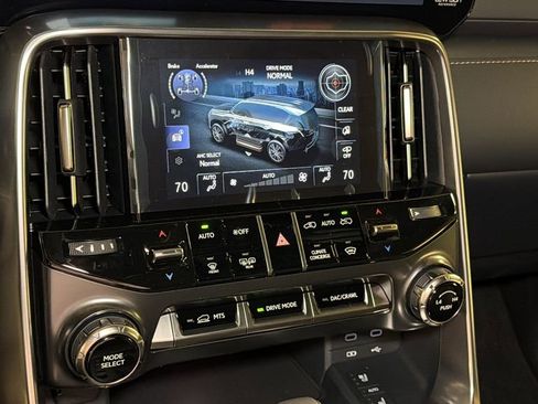 New 2026 Lexus LX 700h Luxury image 32