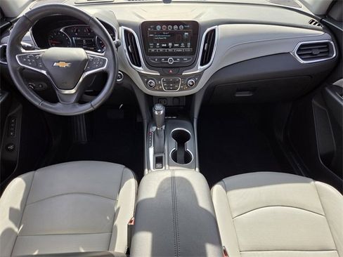 Used 2018 Chevrolet Equinox Premier image 17