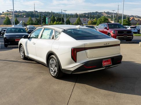 New 2025 Kia K4 LX image 5