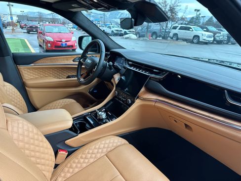 Used 2024 Jeep Grand Cherokee Summit image 34