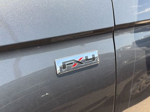 Used 2019 Ford Expedition XLT w/ Equipment Group 202A AWD/4WD image 9