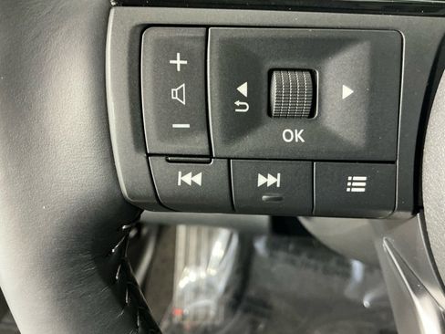 Used 2024 Nissan Pathfinder Platinum w/ Cargo Package image 18