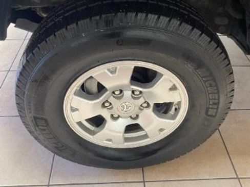 Used 2018 Toyota Tacoma TRD Sport AWD/4WD image 26