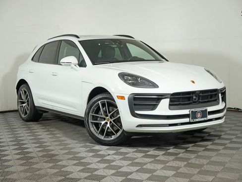 Certified 2023 Porsche Macan AWD/4WD image 9