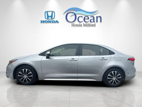 Used 2020 Toyota Corolla LE image 2