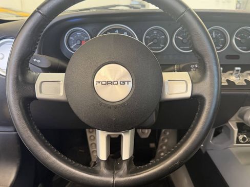 Used 2006 Ford GT RWD image 30