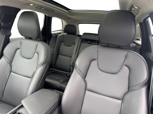 Certified 2025 Volvo XC60 B5 Core image 19