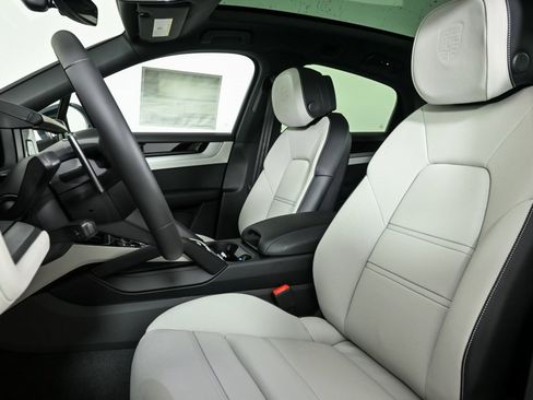 New 2025 Porsche Cayenne Coupe image 5