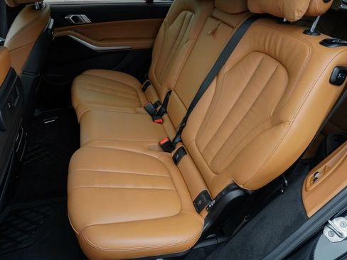 Used 2022 BMW X7 xDrive40i w/ M Sport Package AWD/4WD image 30