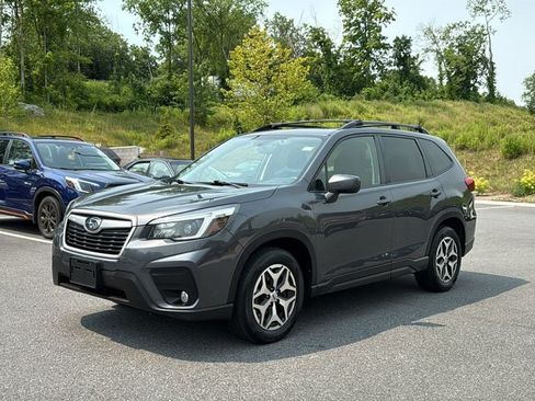Used 2021 Subaru Forester Premium AWD/4WD image 3