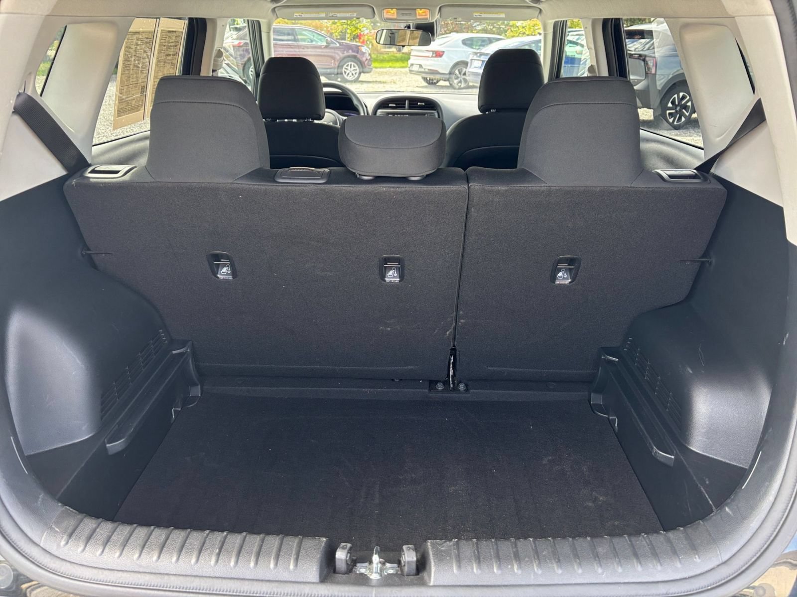 Used 2025 Kia Soul LX w/ LX Technology Package FWD image 29