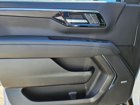 Used 2026 Chevrolet Tahoe Z71 w/ Z71 Off-Road Package AWD/4WD image 12