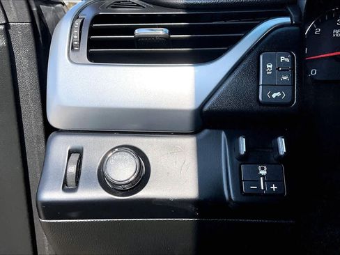 Used 2018 Chevrolet Tahoe Premier RWD image 36