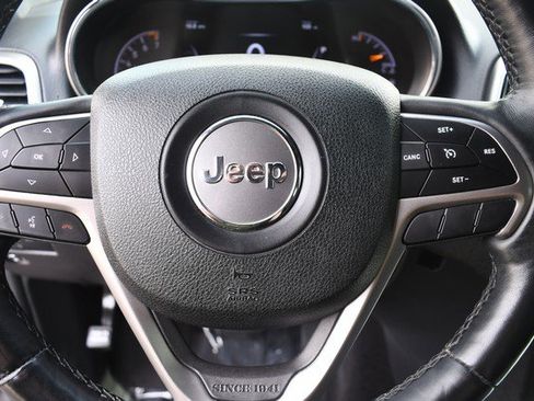 Used 2018 Jeep Grand Cherokee Limited image 31