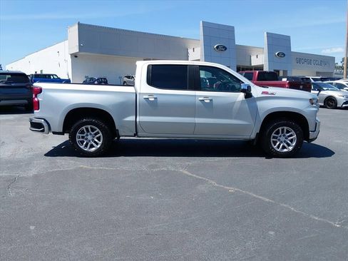 Used 2021 Chevrolet Silverado 1500 LT AWD/4WD image 3