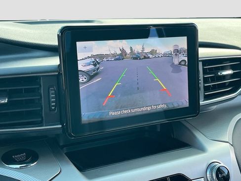 Used 2022 Ford Explorer XLT w/ Equipment Group 202A AWD/4WD image 13