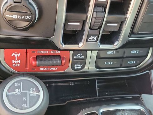 Used 2025 Jeep Gladiator Rubicon AWD/4WD image 40