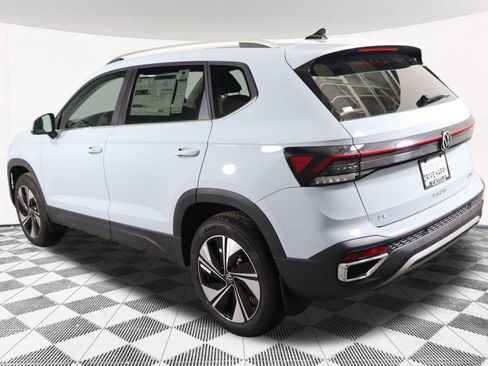 Used 2025 Volkswagen Taos SE image 27