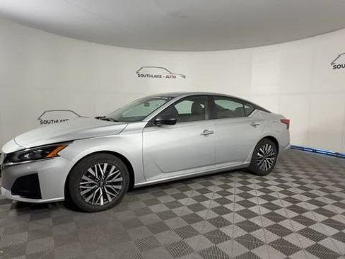 Used 2024 Nissan Altima 2.5 SV FWD image 5