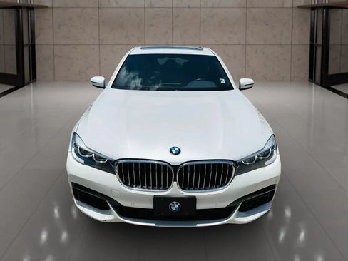 Used 2019 BMW 740i w/ M Sport Package RWD image 8