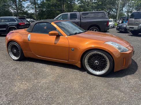 Used 2005 Nissan 350Z Touring RWD image 10