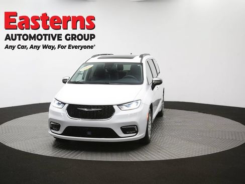 Used 2023 Chrysler Pacifica Limited FWD image 55