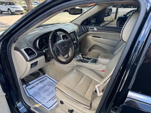 Used 2017 Jeep Grand Cherokee Overland w/ Jeep Active Safety Group AWD/4WD image 9
