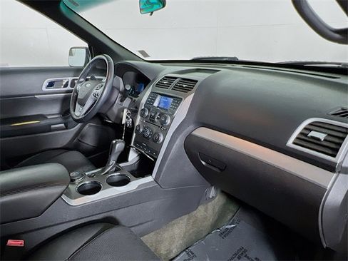 Used 2014 Ford Explorer XLT image 35