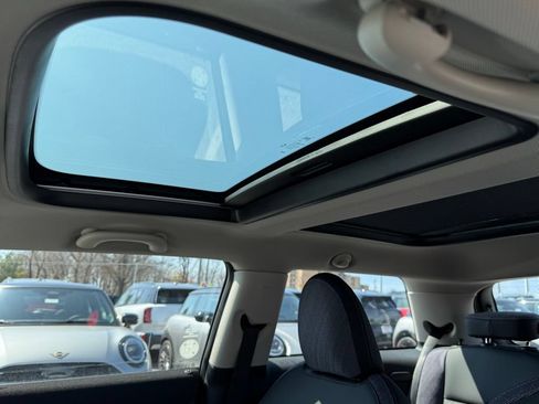 New 2026 MINI Cooper 2-Door Hardtop FWD image 19