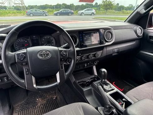 Used 2019 Toyota Tacoma TRD Off-Road AWD/4WD image 18