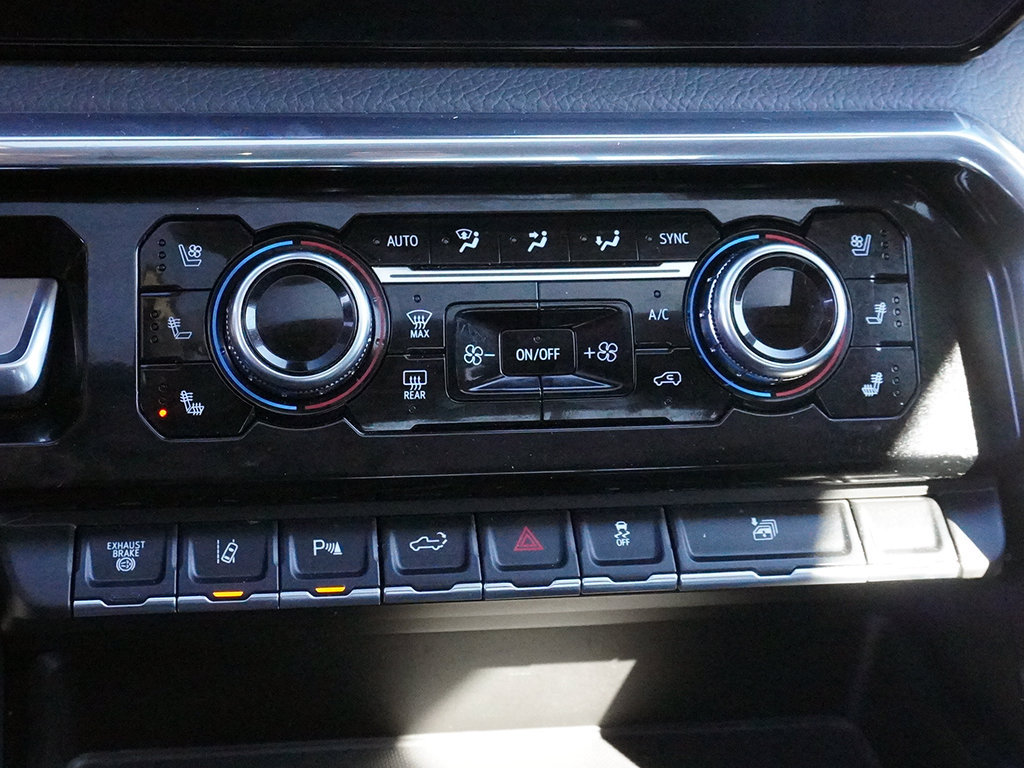 Used 2025 GMC Sierra 3500 Denali w/ Denali Reserve Package AWD/4WD image 54
