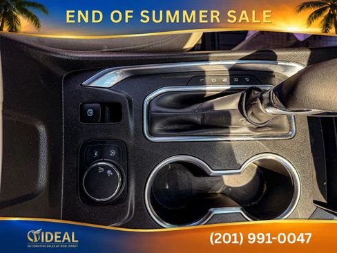 Used 2022 Chevrolet Traverse LS FWD image 29