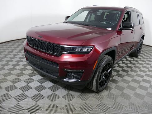 Used 2022 Jeep Grand Cherokee L Limited AWD/4WD image 25