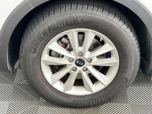 Used 2019 Kia Sorento FWD image 11