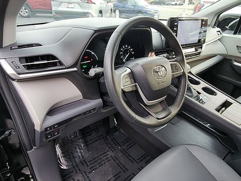 Certified 2023 Toyota Sienna XLE image 12