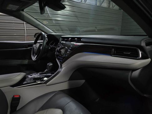 Used 2019 Toyota Camry XLE image 12