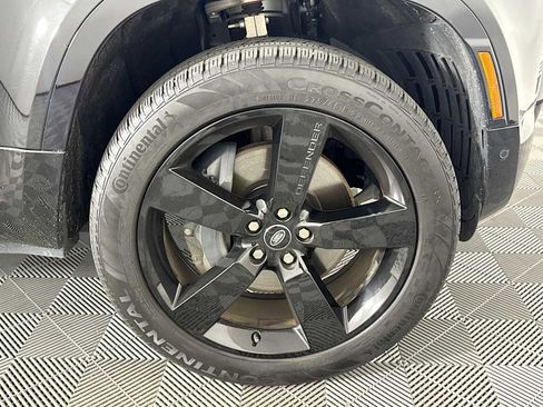 Used 2025 Land Rover Defender 130 X-Dynamic SE image 32