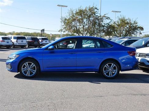 Certified 2024 Volkswagen Jetta SE image 4