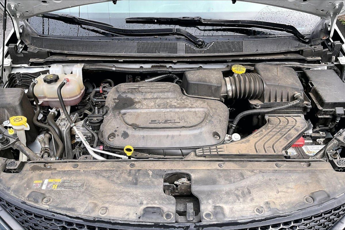 Used 2023 Chrysler Voyager LX FWD image 10