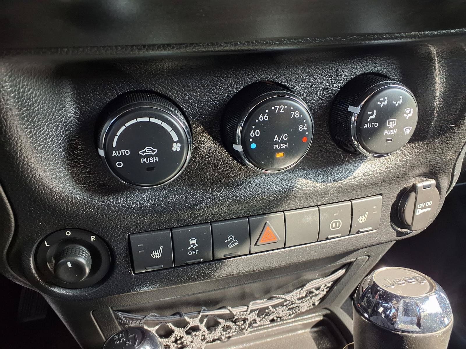 Used 2012 Jeep Wrangler Unlimited Sahara w/ Connectivity Group AWD/4WD image 8