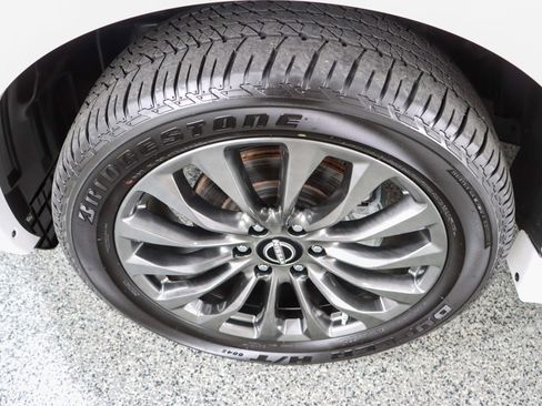 Used 2024 Nissan Armada Platinum w/ Captain's Chairs Package image 11